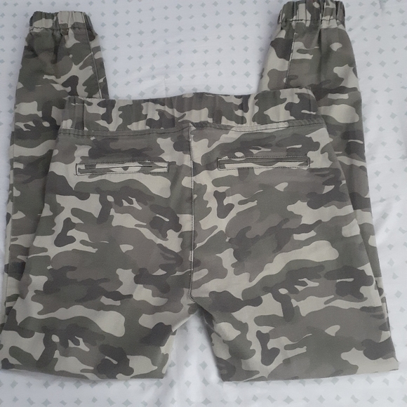 V.I.P. | Women's Camo Jeggings (size 9/10) - Picture 5 of 16